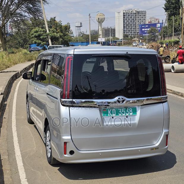 Toyota Noah 2020 Silver
