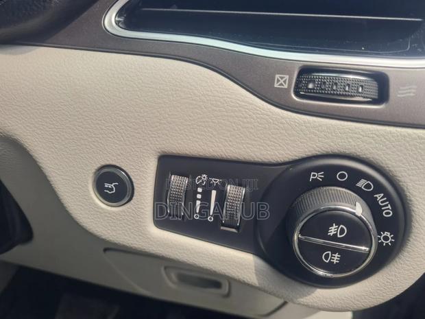 Jeep Cherokee 2019 Gray