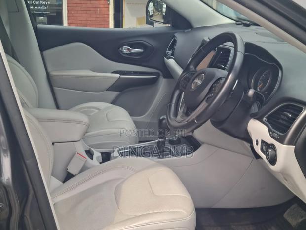 Jeep Cherokee 2019 Gray