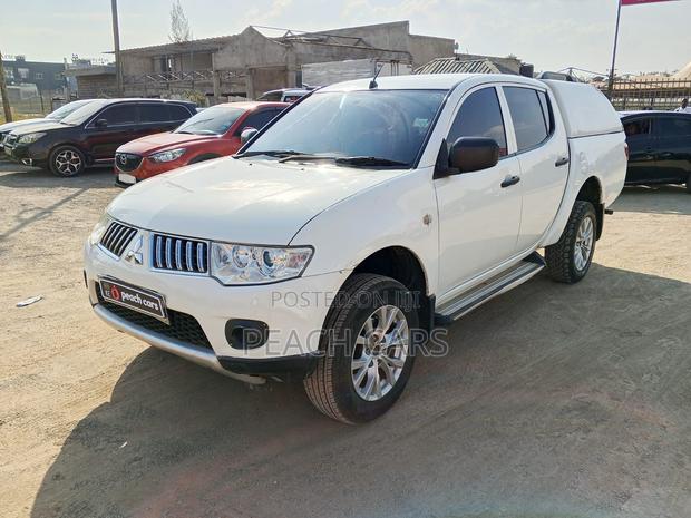 Mitsubishi L200 2014 White