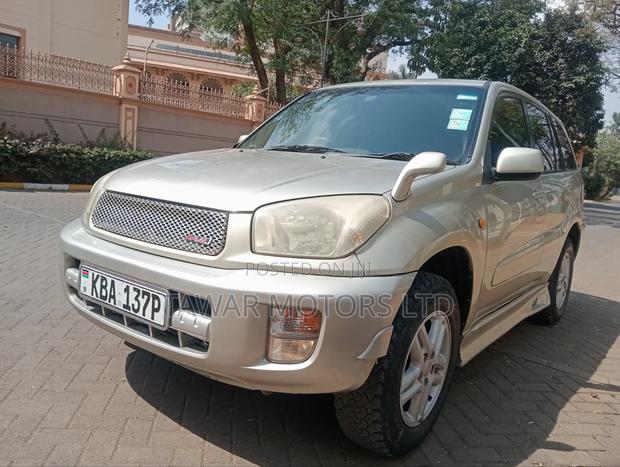 Toyota RAV4 2004 Yellow