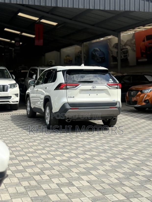 Toyota RAV4 2019 White