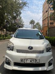 Toyota Voxy 2012 White for sale