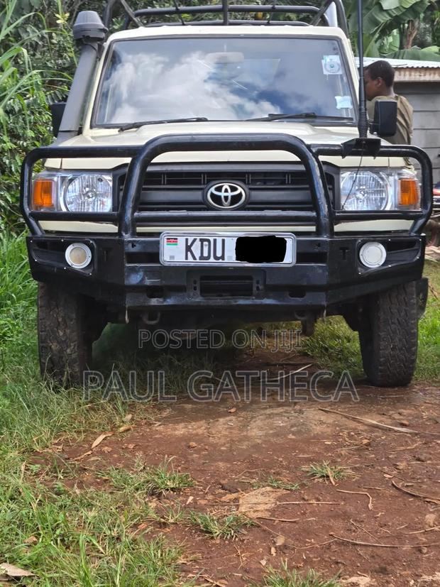 Toyota Land Cruiser 2011 Beige
