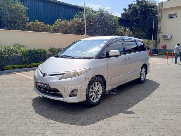 Toyota Estima 2011 Silver