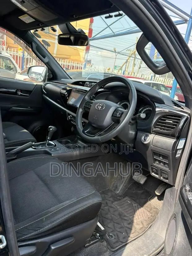 Toyota Hilux 2019 Black