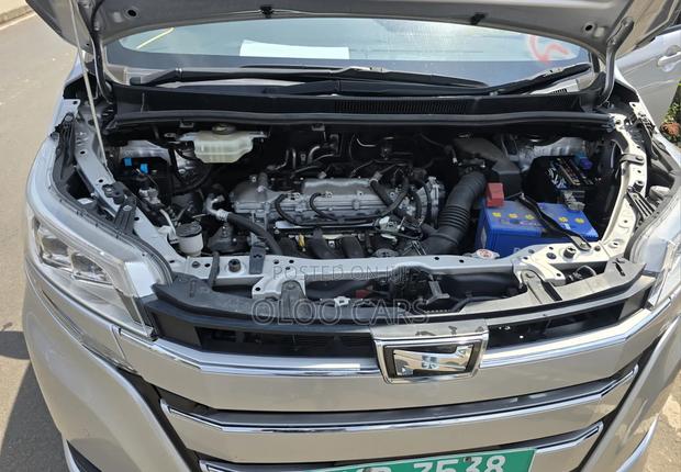 Toyota Noah 2020 Silver