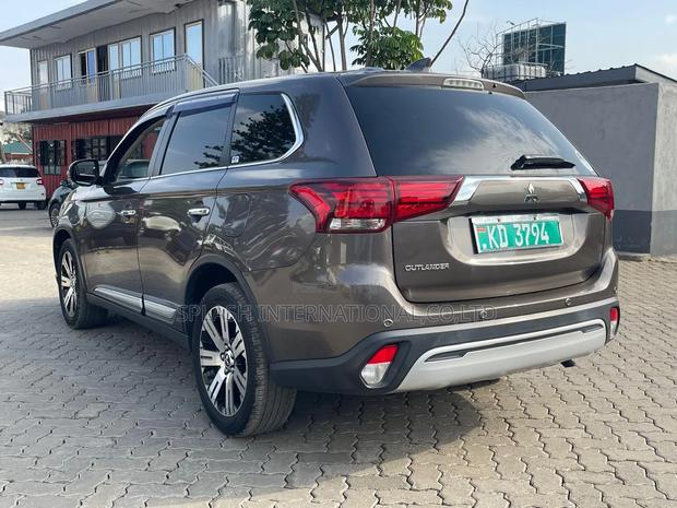 Mitsubishi Outlander 2019 Brown