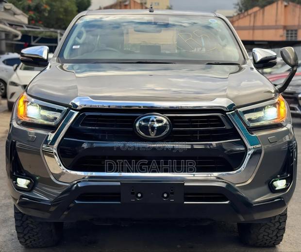 Toyota Hilux 2.4 Diesel 2020 Brown