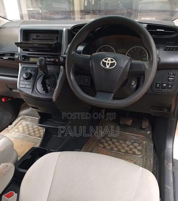 Toyota Wish 2012