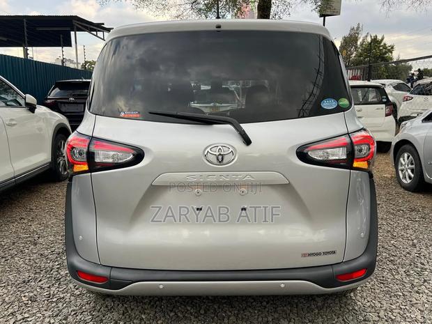 Toyota Sienta 2019 Silver