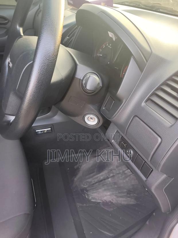 New Isuzu D-MAX 2023 Silver