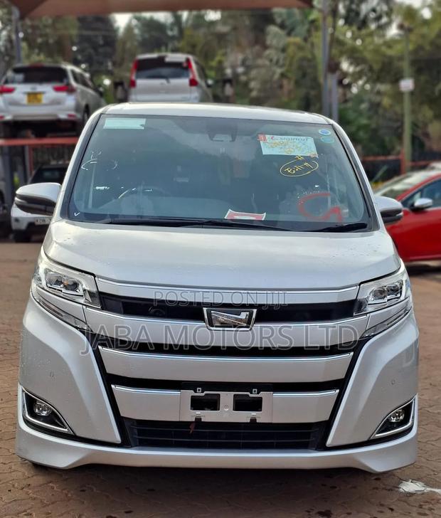 Toyota Noah 2019 Silver