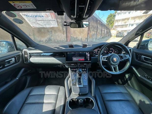 Porsche Cayenne Base AWD 2019 Gray