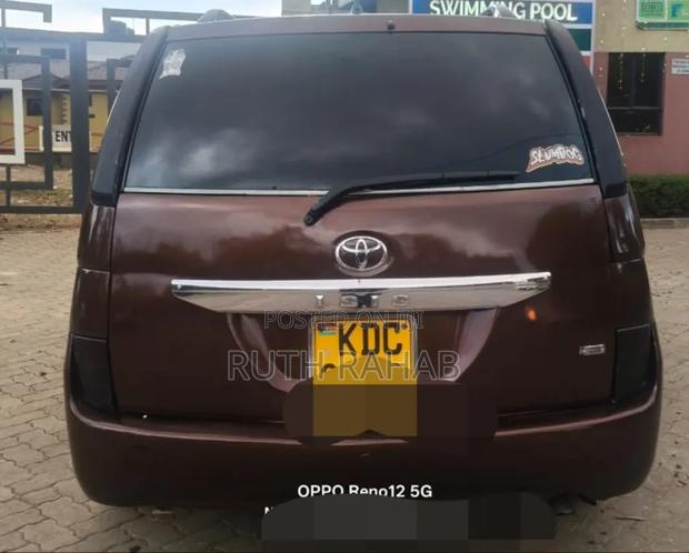 Toyota ISIS 2014