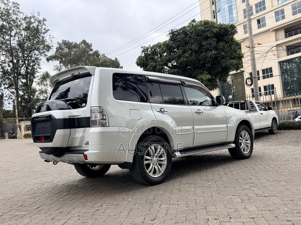 Mitsubishi Pajero 2019 White