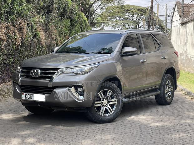 Toyota Fortuner 2018 Silver