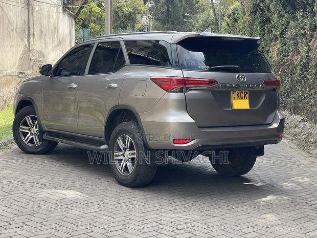 Toyota Fortuner 2018 Silver