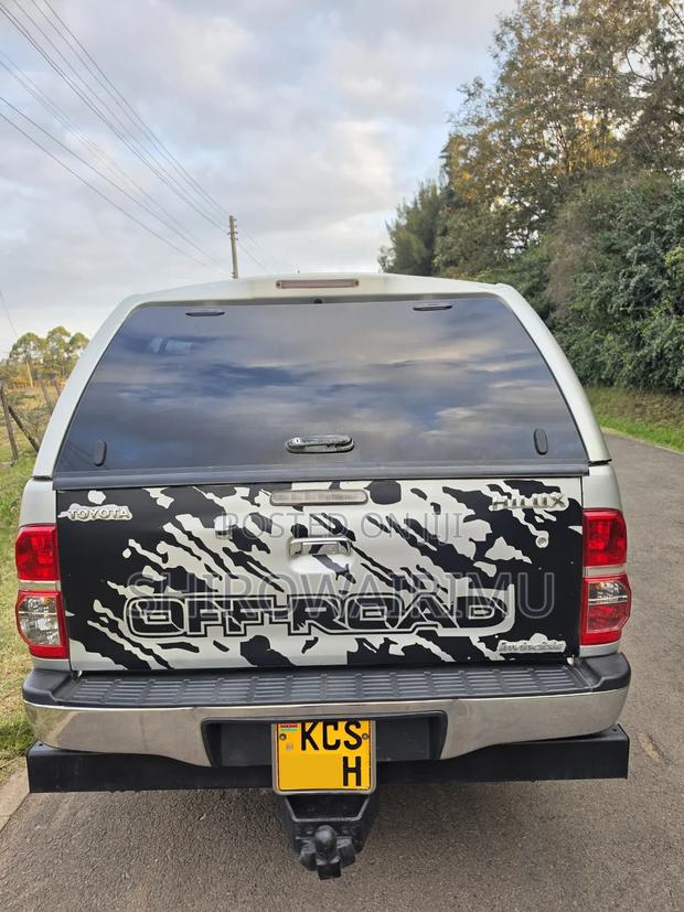 Toyota Hilux 2012 Gray
