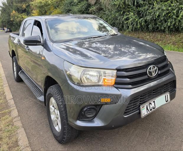 Toyota Hilux 2016 Gray