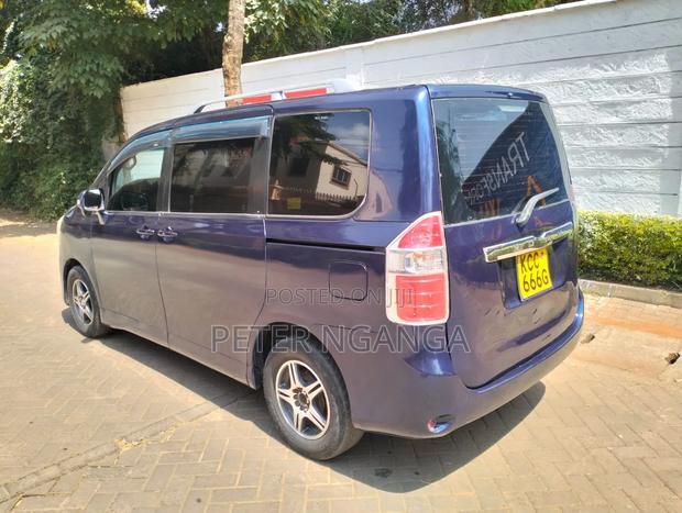 Toyota Noah 2008 Blue