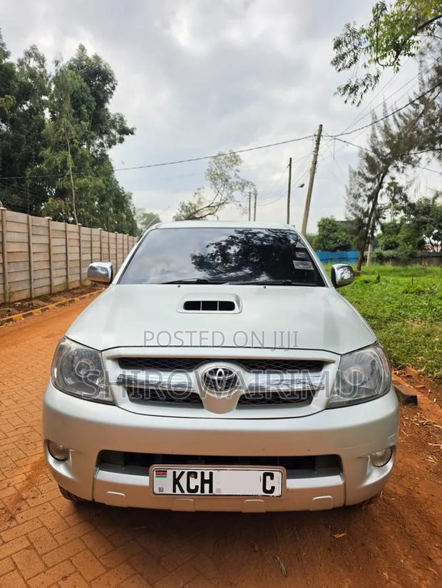 Toyota Hilux 2010 Silver