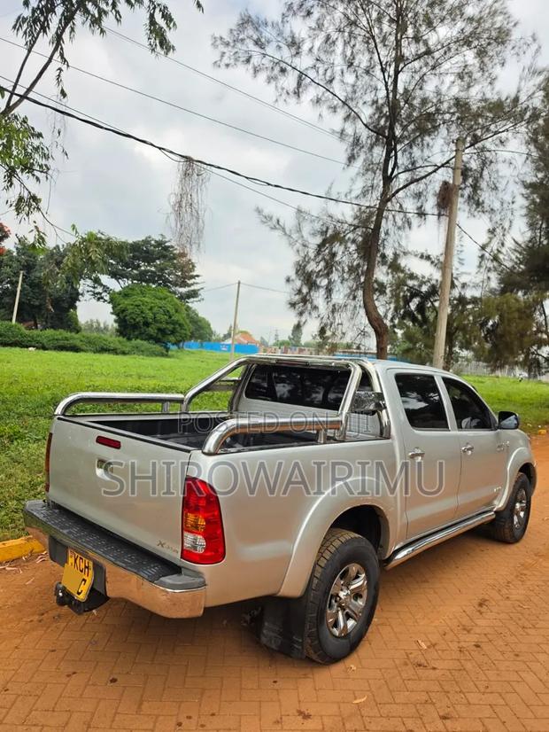 Toyota Hilux 2010 Silver