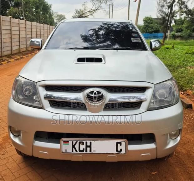 Toyota Hilux 2010 Silver
