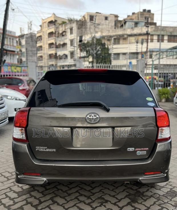Toyota Corolla Fielder 1.5 Hybrid FWD 2013 Brown