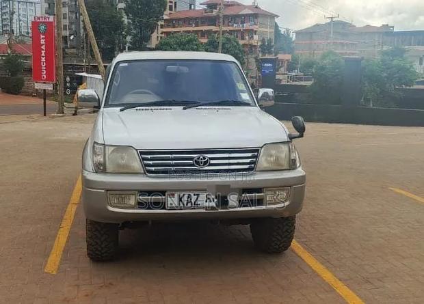Toyota Land Cruiser Prado 2.7 16V 5dr 2000 Beige