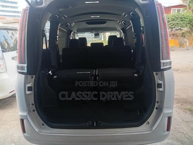 Toyota Esquire 2019 Silver