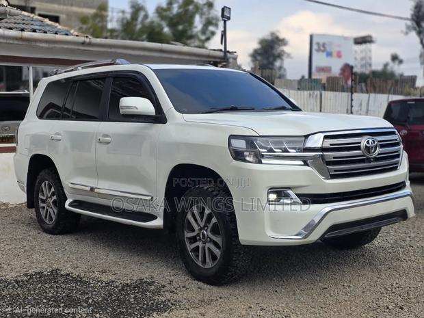 Toyota Land Cruiser 2010 White