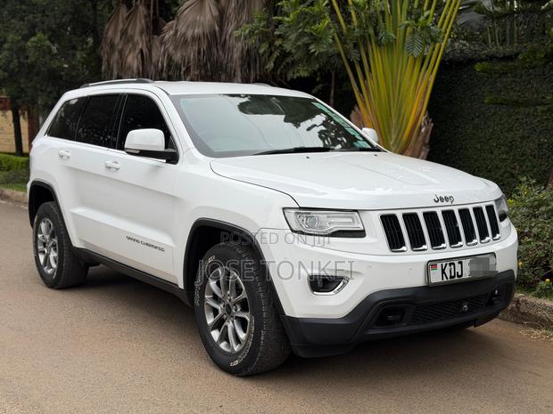 Jeep Grand Cherokee Laredo 4dr SUV 4WD (3.6L 6cyl 8A) 2015 White