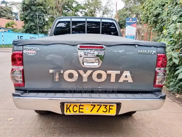 Toyota Hilux 2010 Gray