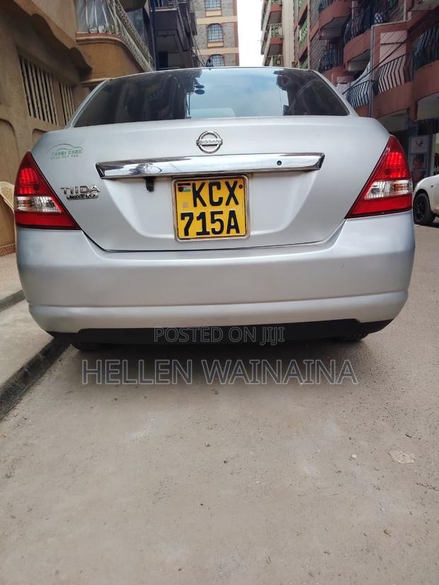 Nissan Tiida 2012 Silver