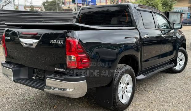 Toyota Hilux 2020 Matt Black