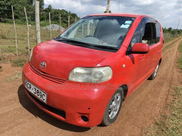Toyota Porte 2010 Red