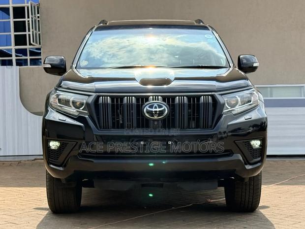 Toyota Land Cruiser Prado 2022 Black