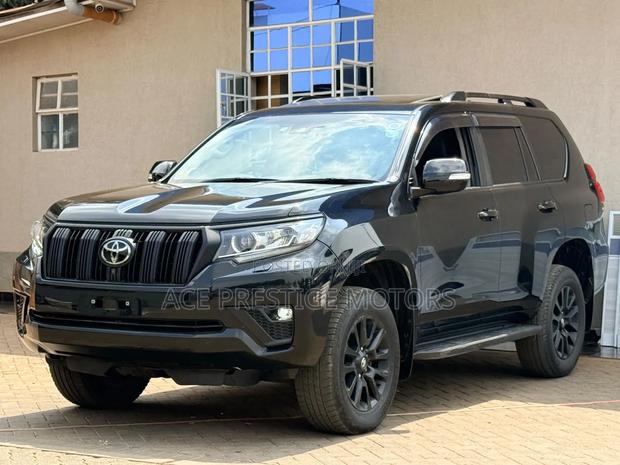 Toyota Land Cruiser Prado 2022 Black