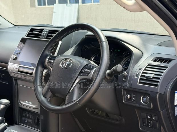 Toyota Land Cruiser Prado 2022 Black