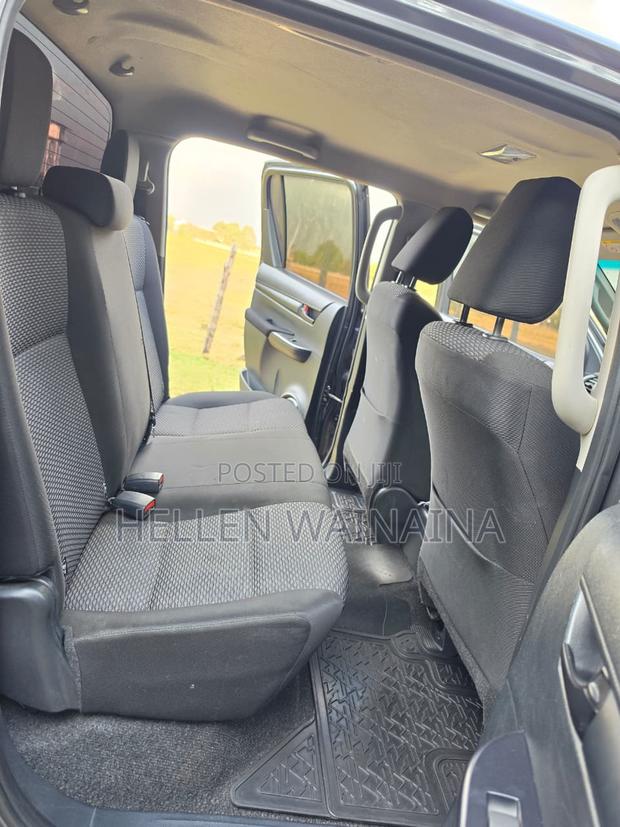 Toyota Hilux 2023 Gray