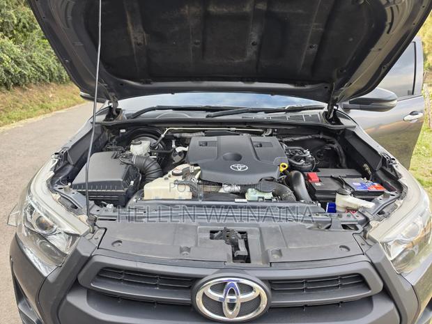 Toyota Hilux 2023 Gray