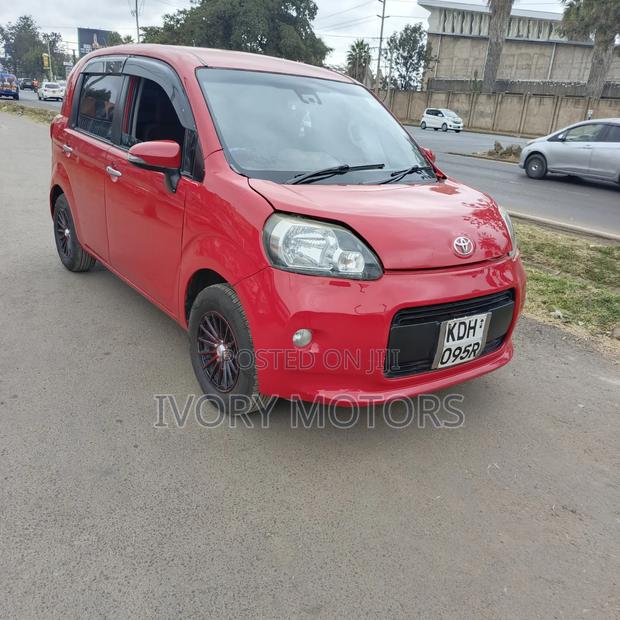 Toyota Porte 2015 Red