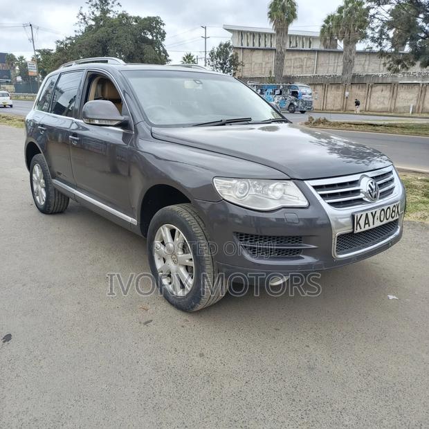 Volkswagen Touareg 2005 Gray