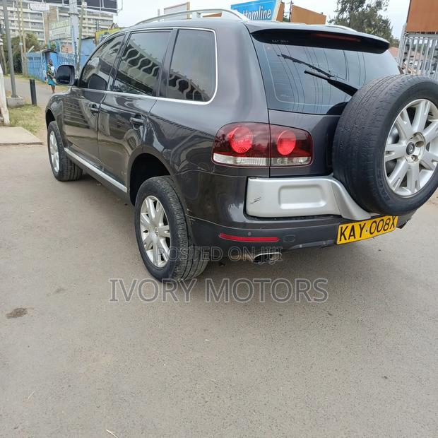Volkswagen Touareg 2005 Gray