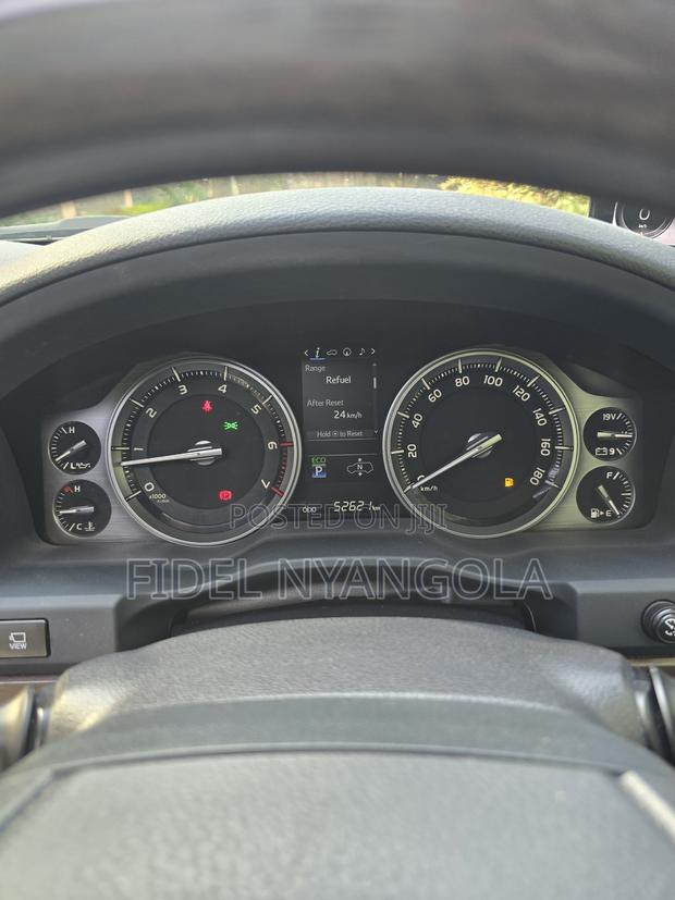 Toyota Land Cruiser 4.6 V8 ZX 2019 White