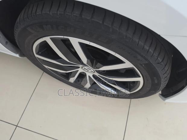 Volkswagen Golf 2019 White