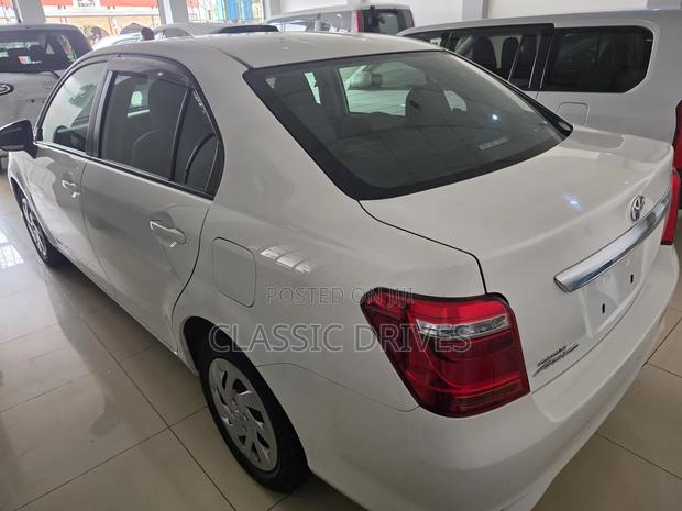 Toyota Axio 2016