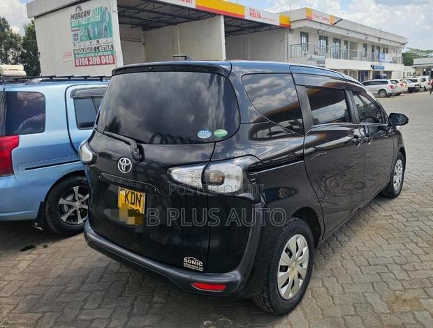 Toyota Sienta 2017 Black