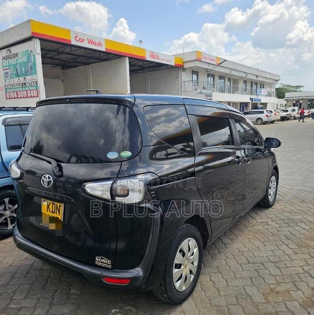 Toyota Sienta 2017 Black